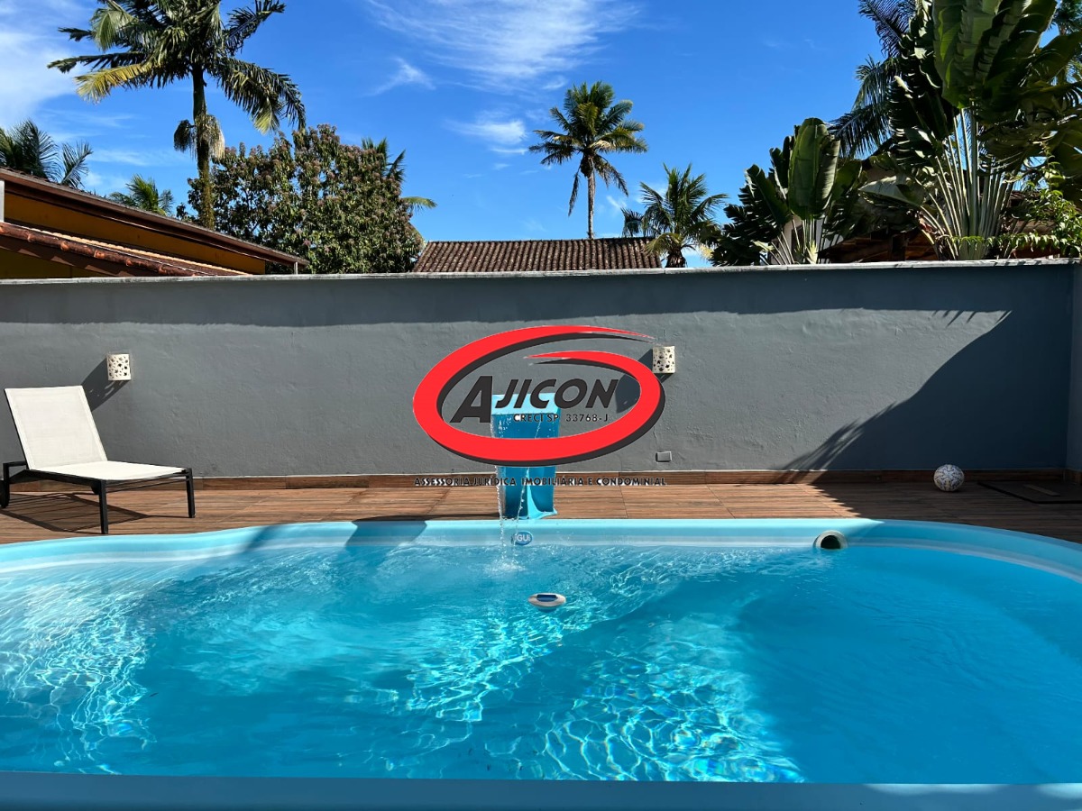 Casa com 03 Dormitórios, Mezanino e Piscina em Condomínio Fechado no Horto, em Ubatuba/SP